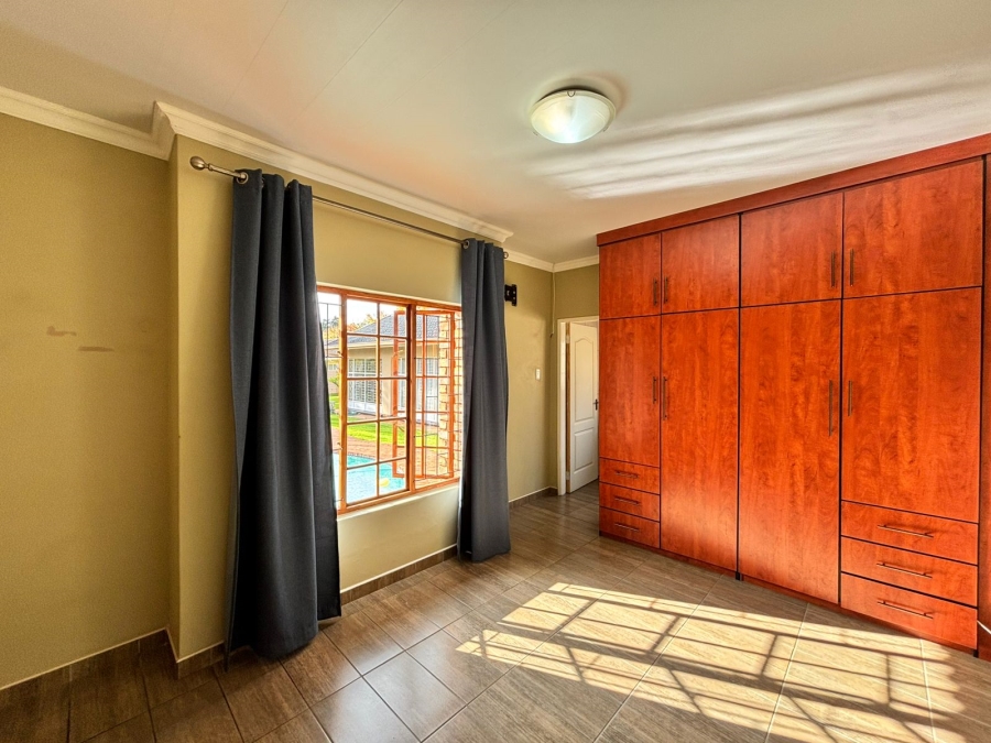 6 Bedroom Property for Sale in Flamwood North West